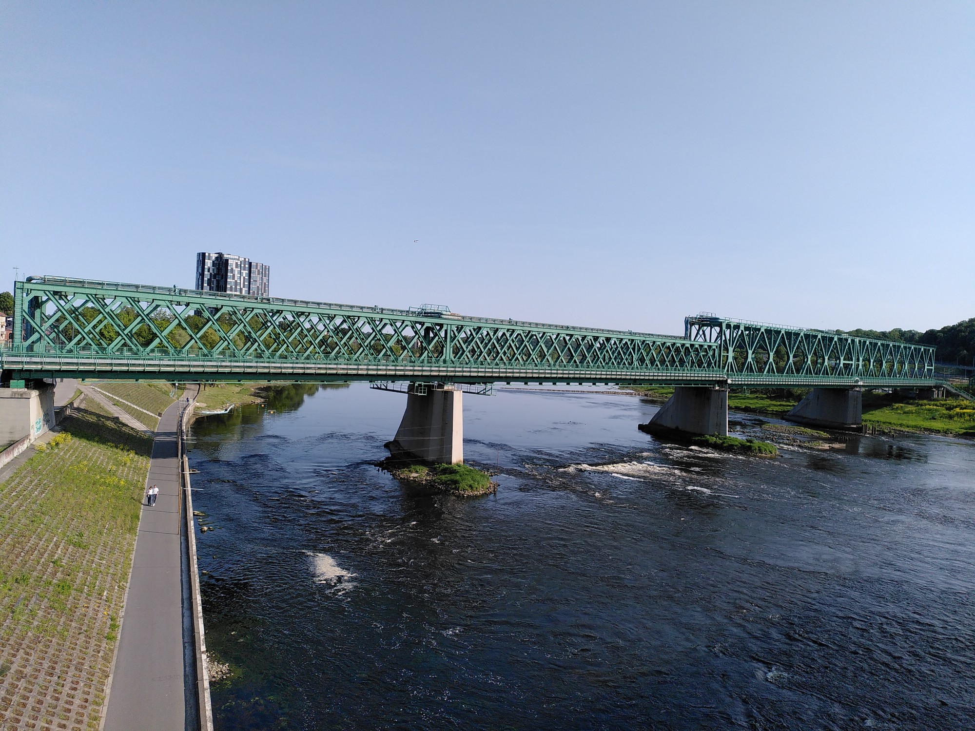 Picture of a railway bridge